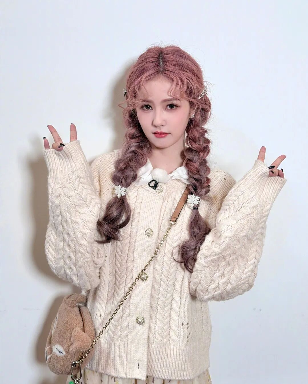 明星怎么穿针织开衫_女明星穿针织防晒开衫搭配照片_