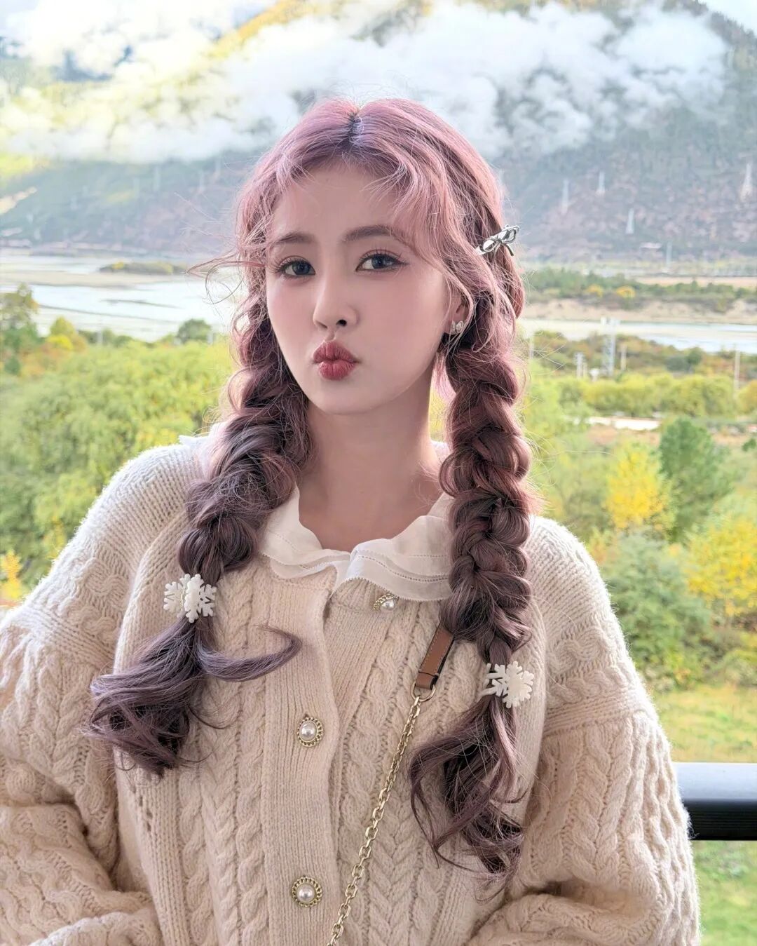 _女明星穿针织防晒开衫搭配照片_明星怎么穿针织开衫