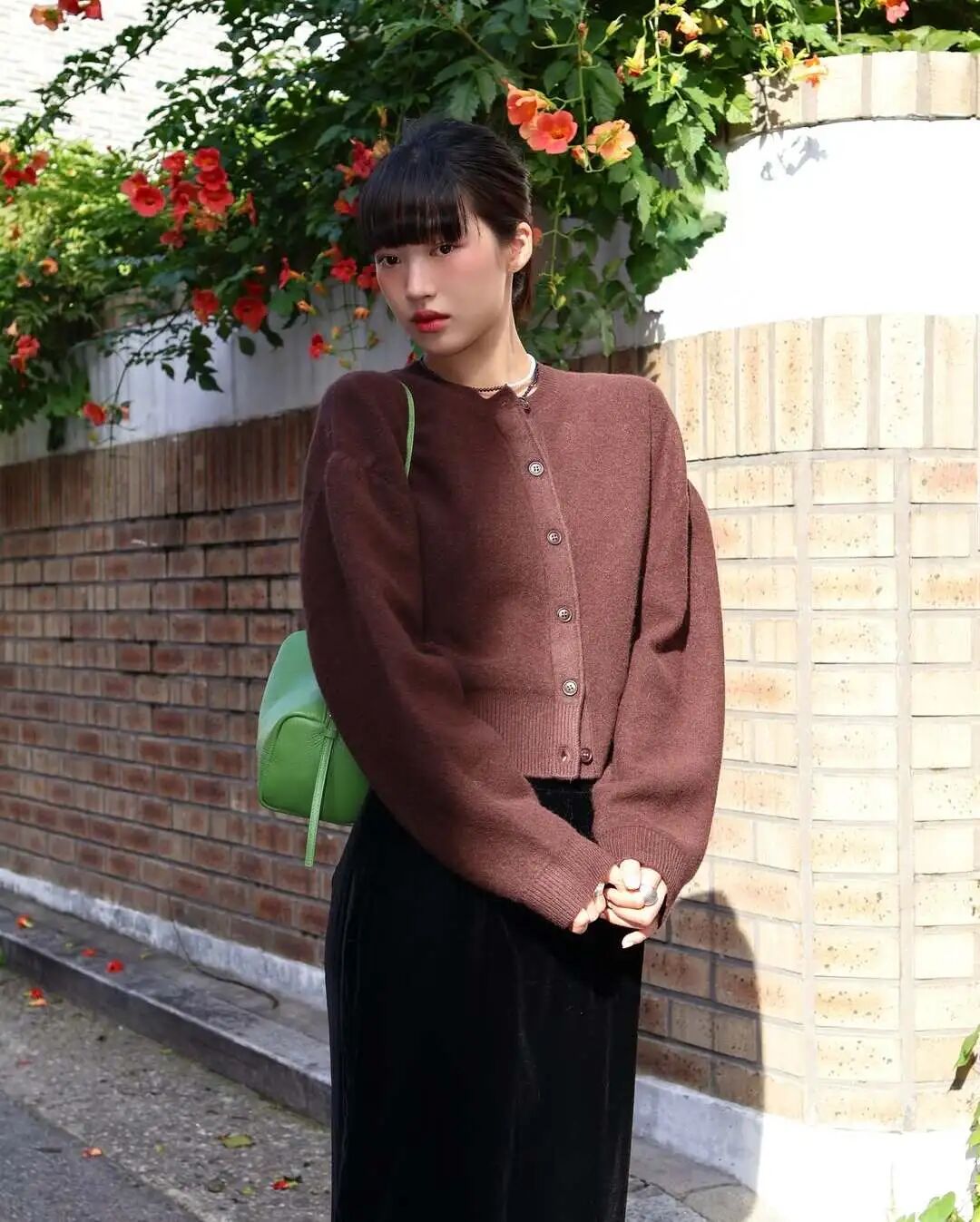 女明星穿针织防晒开衫搭配照片_明星怎么穿针织开衫_