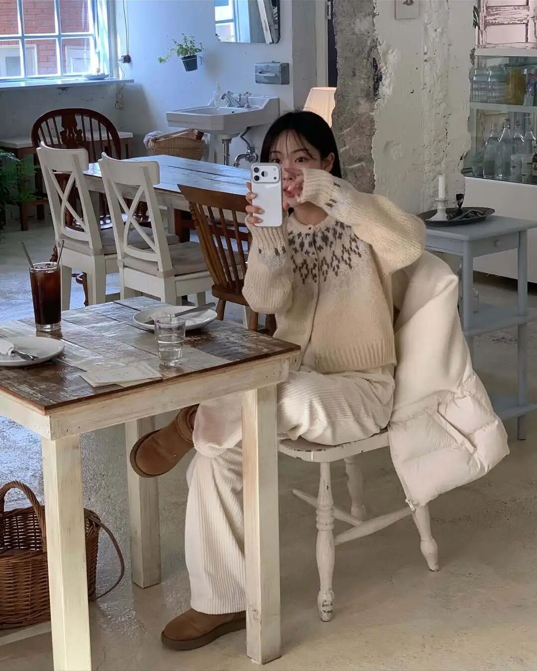 女明星穿针织防晒开衫搭配照片__明星怎么穿针织开衫