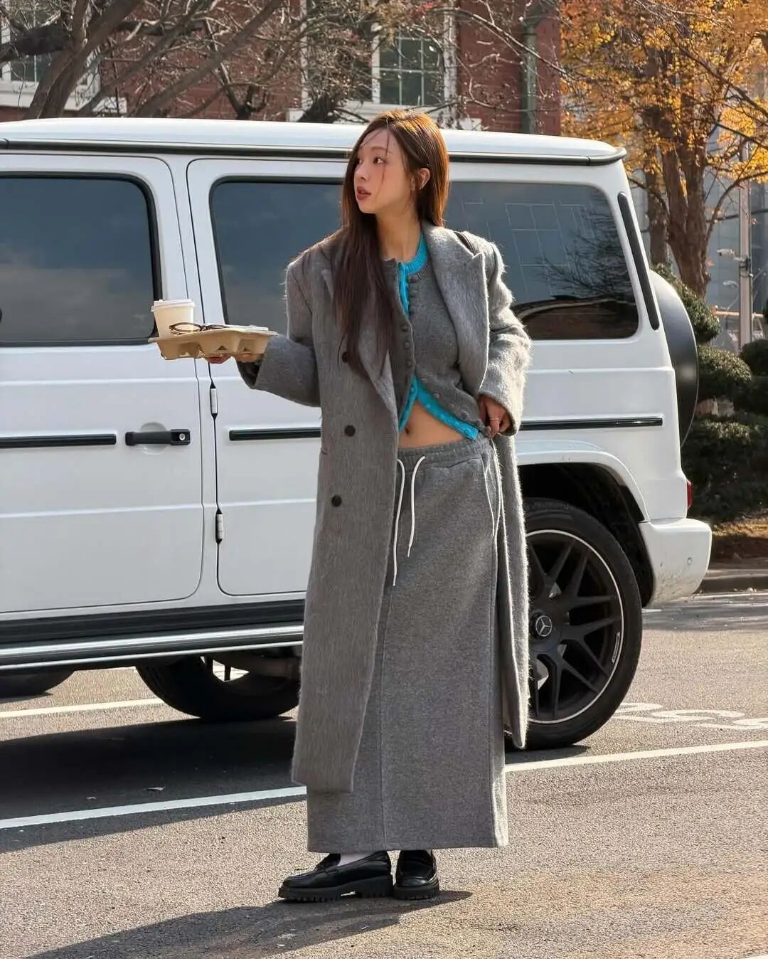 _女明星穿针织防晒开衫搭配照片_明星怎么穿针织开衫