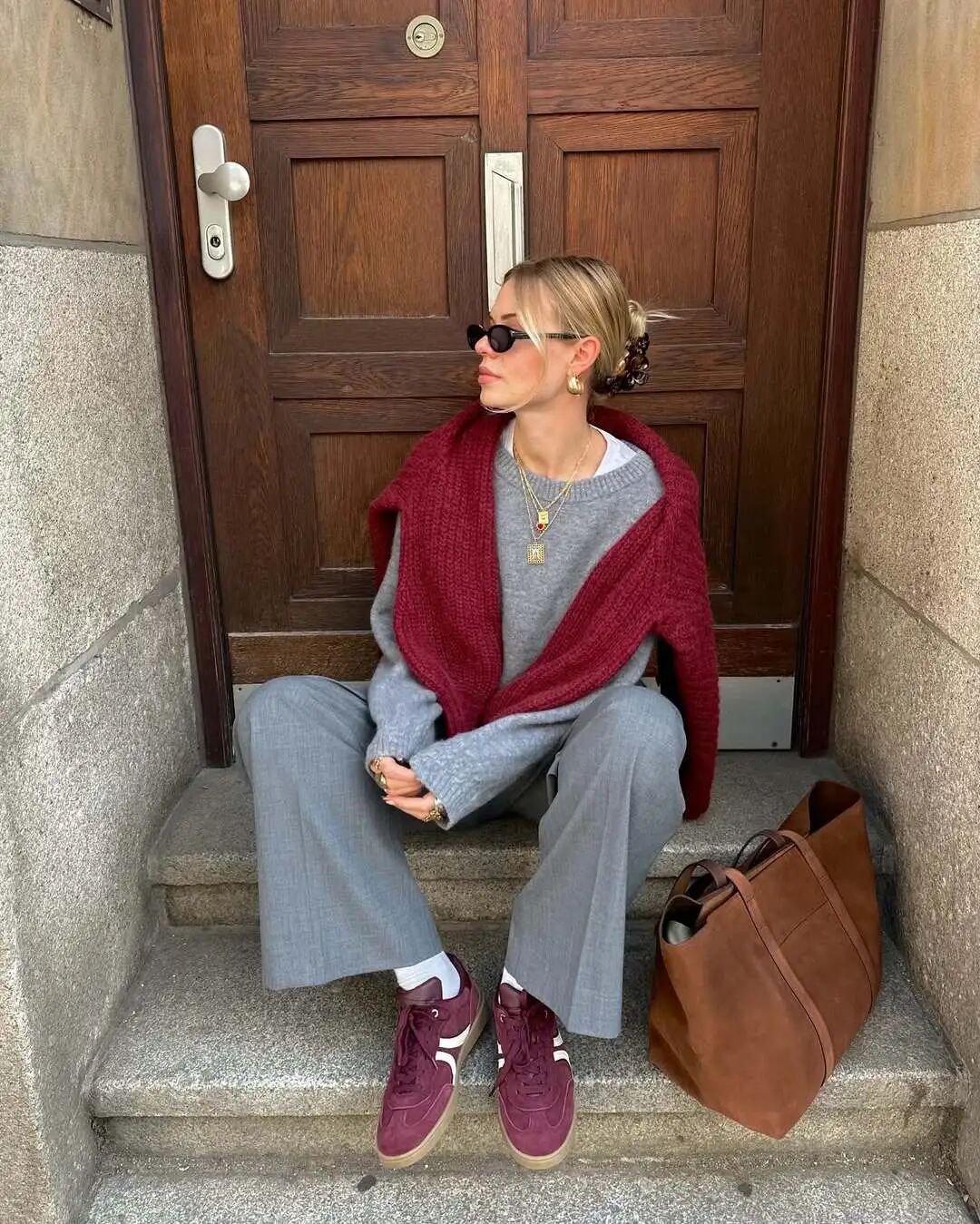 _女明星穿针织防晒开衫搭配照片_明星怎么穿针织开衫