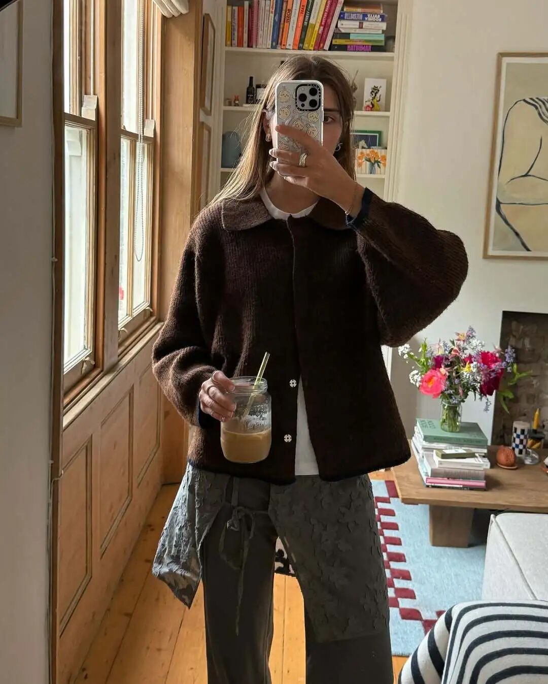 女明星穿针织防晒开衫搭配照片_明星怎么穿针织开衫_