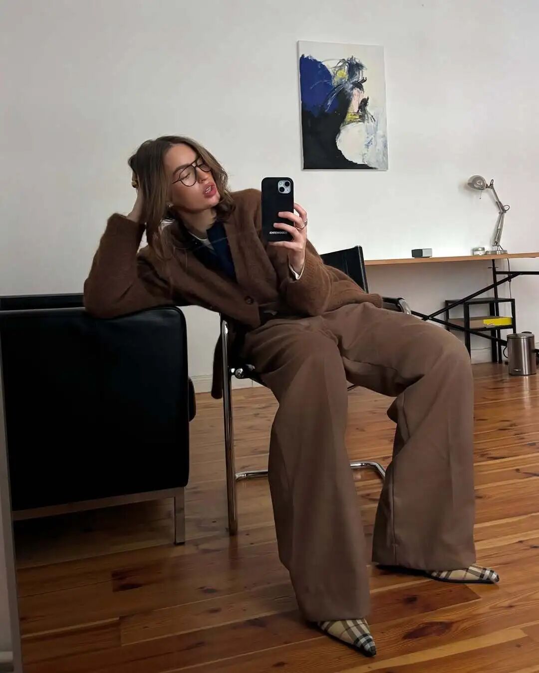 女明星穿针织防晒开衫搭配照片_明星怎么穿针织开衫_