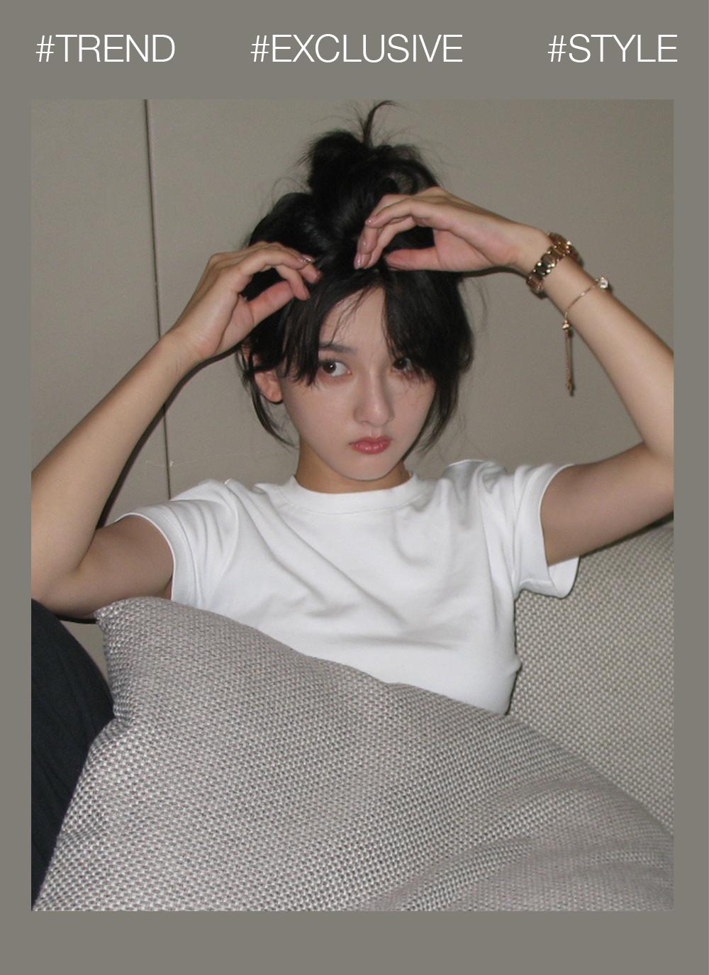 _一边害羞一边硬着头皮跟着比动作，那种又乖又别扭的小反应，真的很金裕贞本人！_乖别紧张