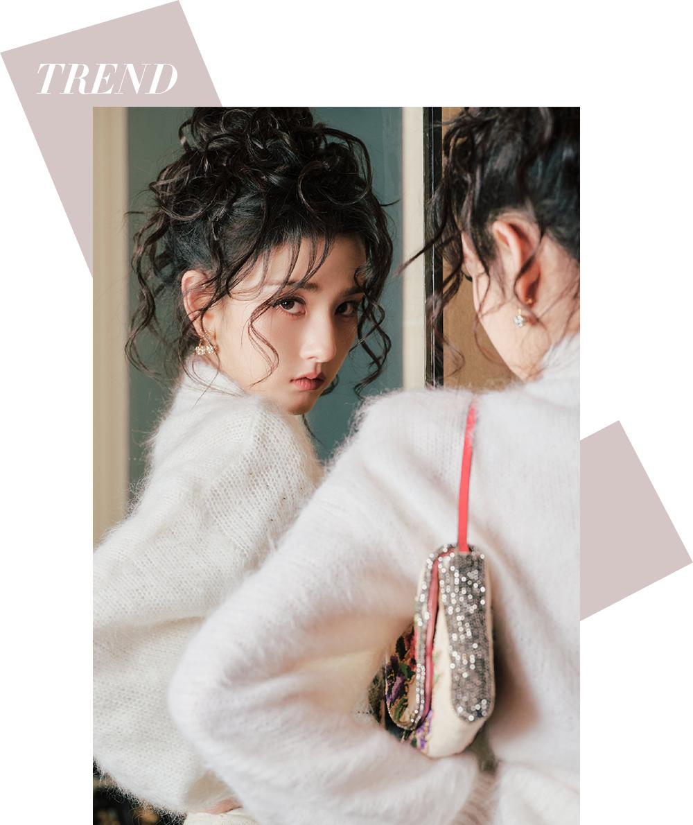 _一边害羞一边硬着头皮跟着比动作，那种又乖又别扭的小反应，真的很金裕贞本人！_乖别紧张