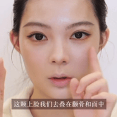 _乖别紧张_一边害羞一边硬着头皮跟着比动作，那种又乖又别扭的小反应，真的很金裕贞本人！