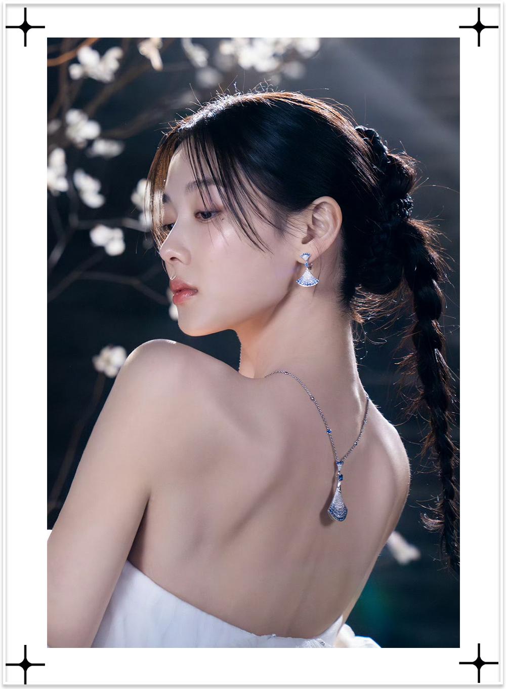 乖别紧张_一边害羞一边硬着头皮跟着比动作，那种又乖又别扭的小反应，真的很金裕贞本人！_