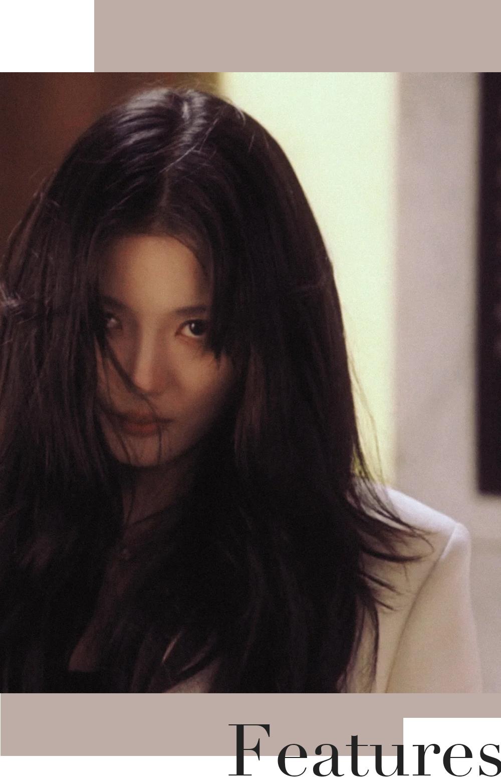 一边害羞一边硬着头皮跟着比动作，那种又乖又别扭的小反应，真的很金裕贞本人！_乖别紧张_