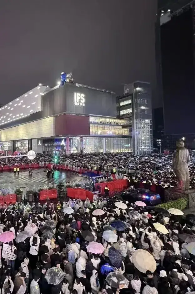 假期首日，多个景区发布限流公告