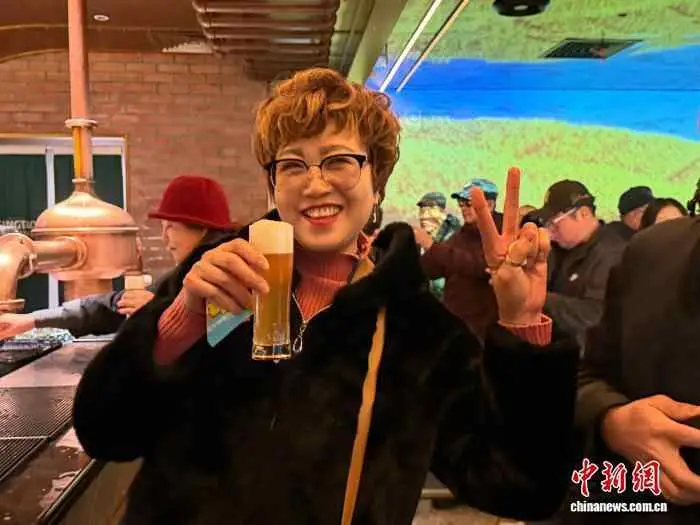 春风迎新岁下一句_春风迎新年下联是_