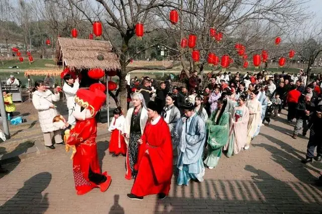 看灯会赶大集品小吃 去古镇过个民俗新年丨游乡村 迎新年②