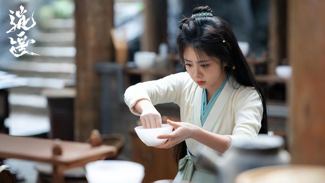 美女压胯疼哭了__女孩压胯视频