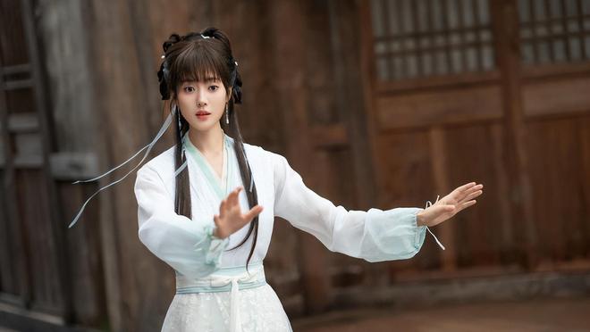 _女孩压胯视频_美女压胯疼哭了