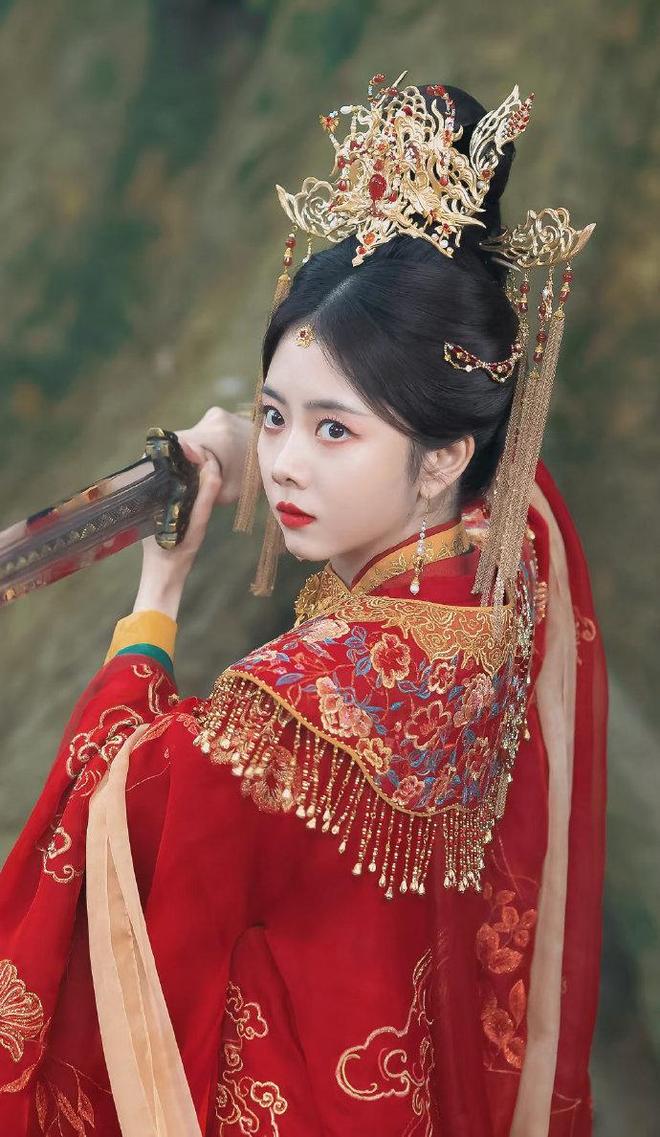 美女压胯疼哭了_女孩压胯视频_