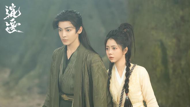 女孩压胯视频_美女压胯疼哭了_