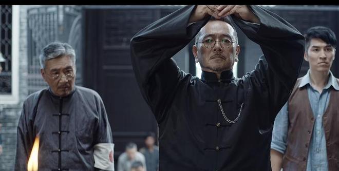 摇头晃脑中的晃是什么意思__摇头晃脑张兰秦