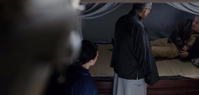 摇头晃脑张兰秦__摇头晃脑中的晃是什么意思