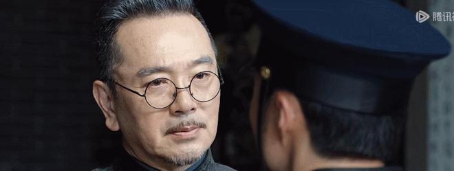 摇头晃脑张兰秦__摇头晃脑中的晃是什么意思