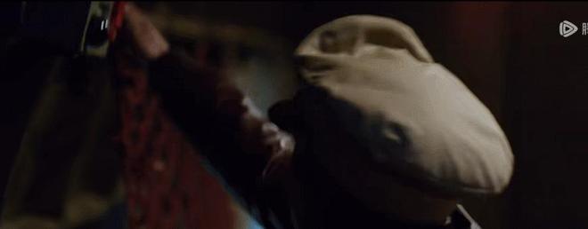 摇头晃脑张兰秦__摇头晃脑中的晃是什么意思