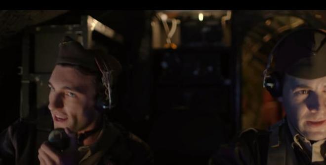 _摇头晃脑中的晃是什么意思_摇头晃脑张兰秦