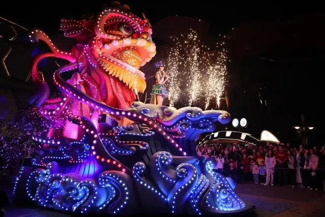 元旦火车人多么__2015国庆节旅游人次怒江