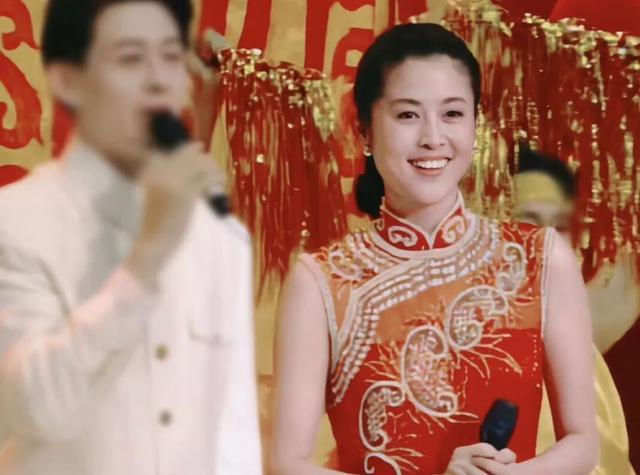 _主持的衣服怎么穿好_主持人冬季服装