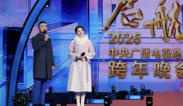 _主持人冬季服装_主持的衣服怎么穿好