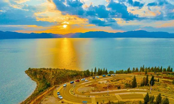 云南抚仙湖景区_云南抚仙湖国际度假小镇_