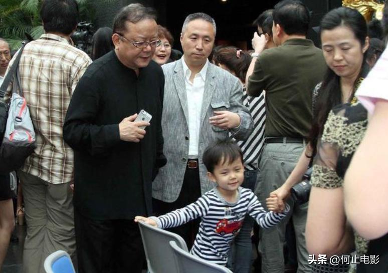 _这就是真爱吗？77岁王刚垂垂老矣，妻子每天要照顾三位老人_这就是真爱吗？77岁王刚垂垂老矣，妻子每天要照顾三位老人