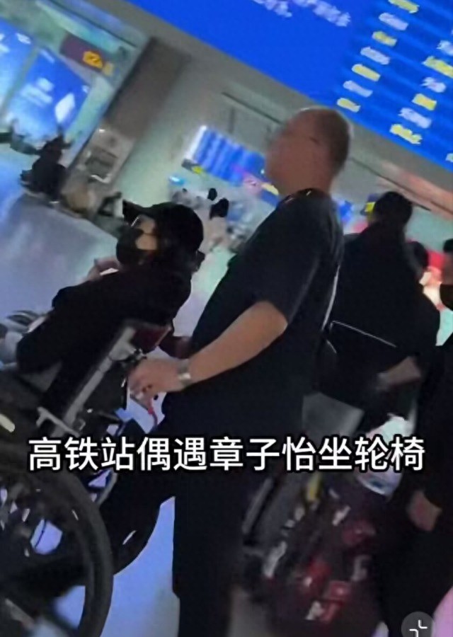 _章子怡摔鞋是什么节目_章子怡摔鞋是表演吗