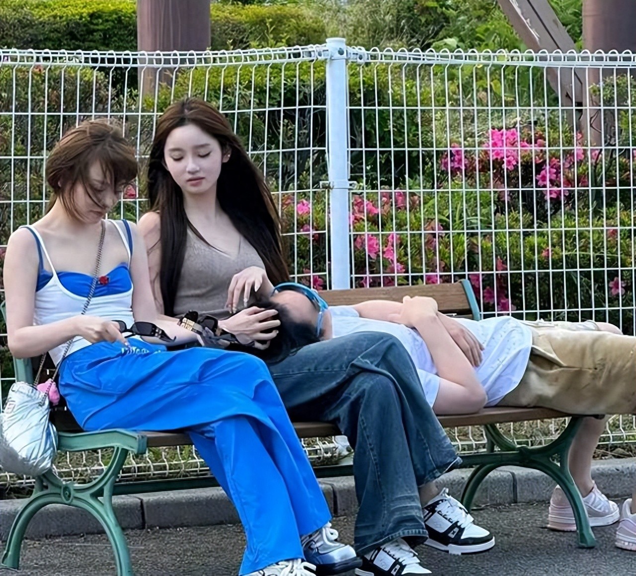 _母女关系紧张!黄一鸣深夜崩溃,抱怨母亲:你真的有心疼过我吗_母女关系紧张!黄一鸣深夜崩溃,抱怨母亲:你真的有心疼过我吗