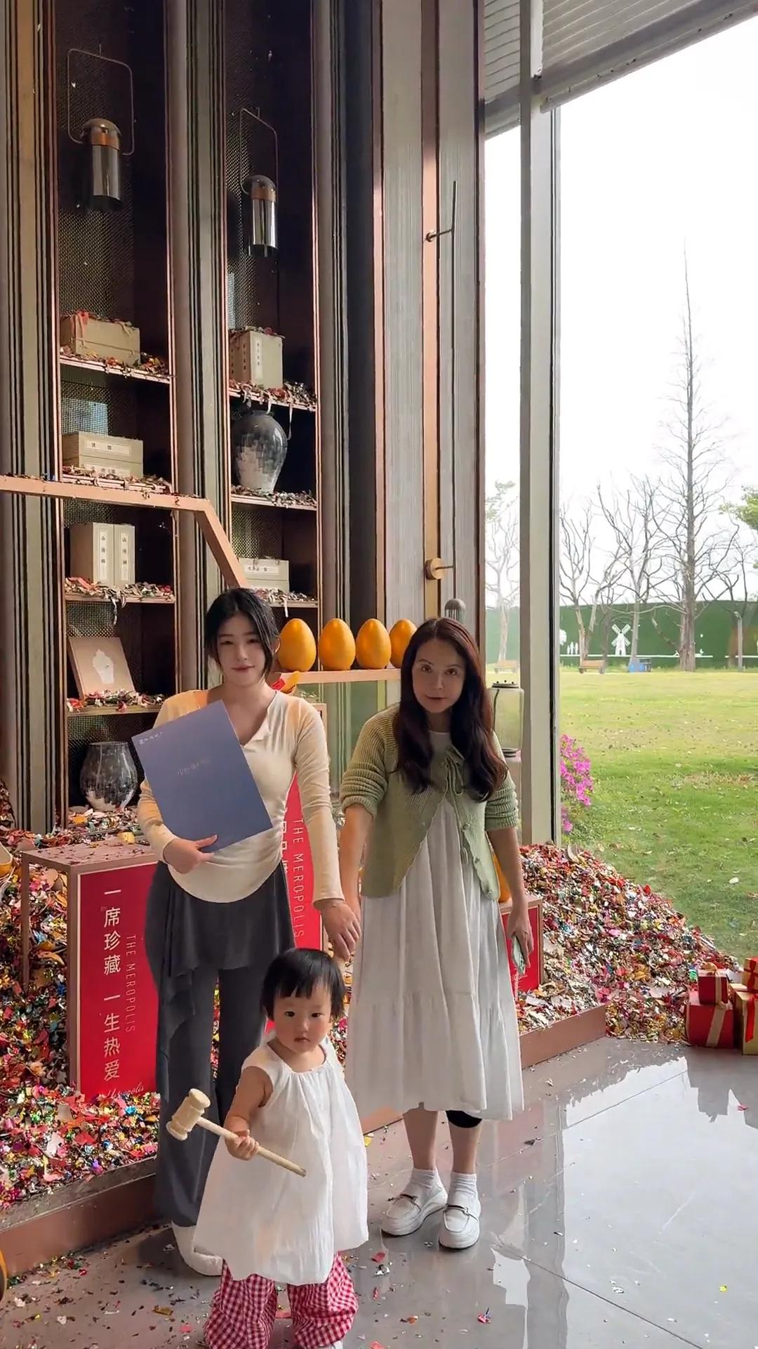 _母女关系紧张!黄一鸣深夜崩溃,抱怨母亲:你真的有心疼过我吗_母女关系紧张!黄一鸣深夜崩溃,抱怨母亲:你真的有心疼过我吗