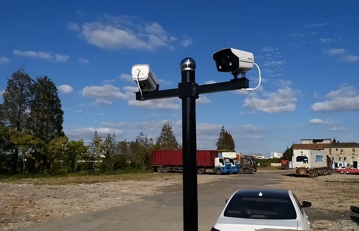 司徒小镇停车场八辆车被扎胎，景区处理方式堪称天花板_司徒小镇停车场八辆车被扎胎，景区处理方式堪称天花板_