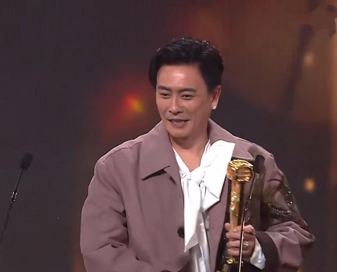 黎耀祥视帝颁奖视频_2013年黄子华视帝颁奖_