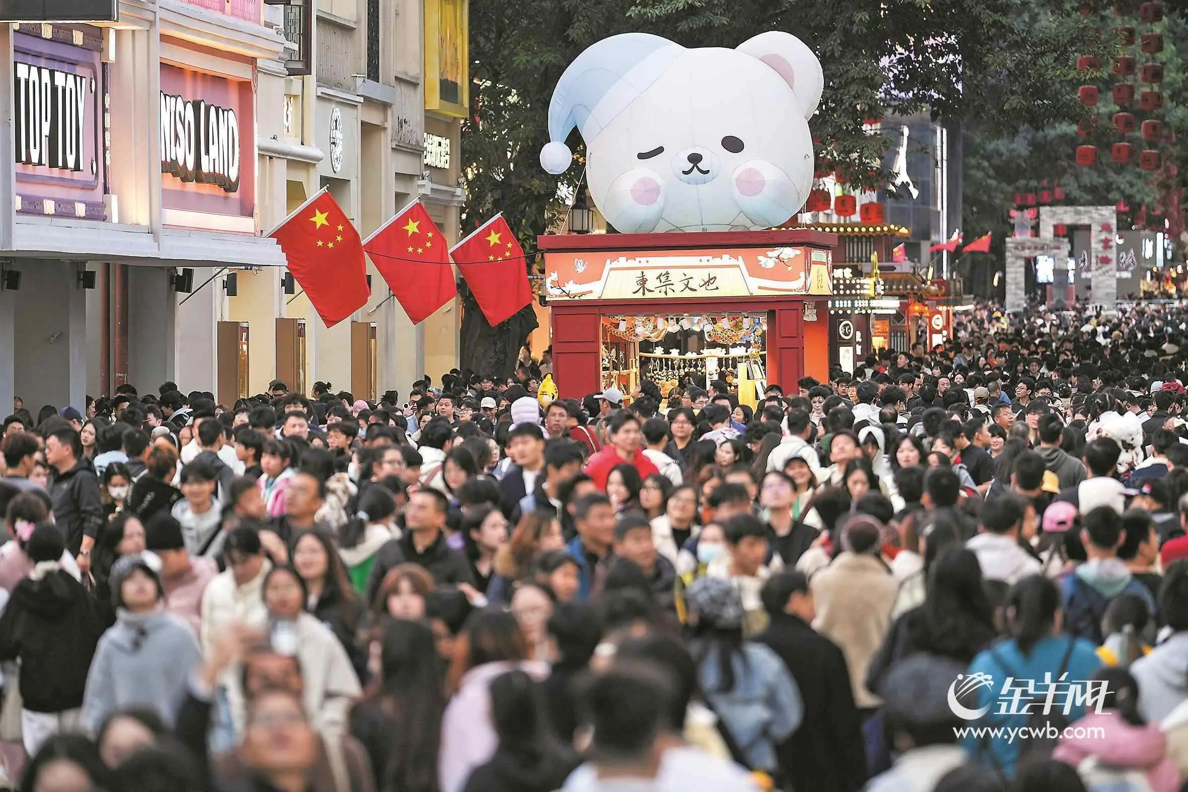 人流、消费流、政策暖流交汇奔涌 顶流广东开年热力“拉满”_人流、消费流、政策暖流交汇奔涌 顶流广东开年热力“拉满”_