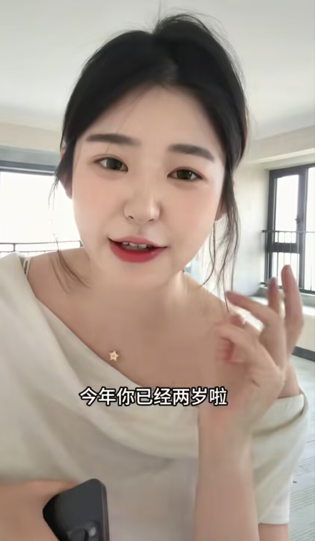 王思聪私生女迎2岁生日，孩子妈豪送188平江景房，闪闪地包天明显_王思聪私生女迎2岁生日，孩子妈豪送188平江景房，闪闪地包天明显_