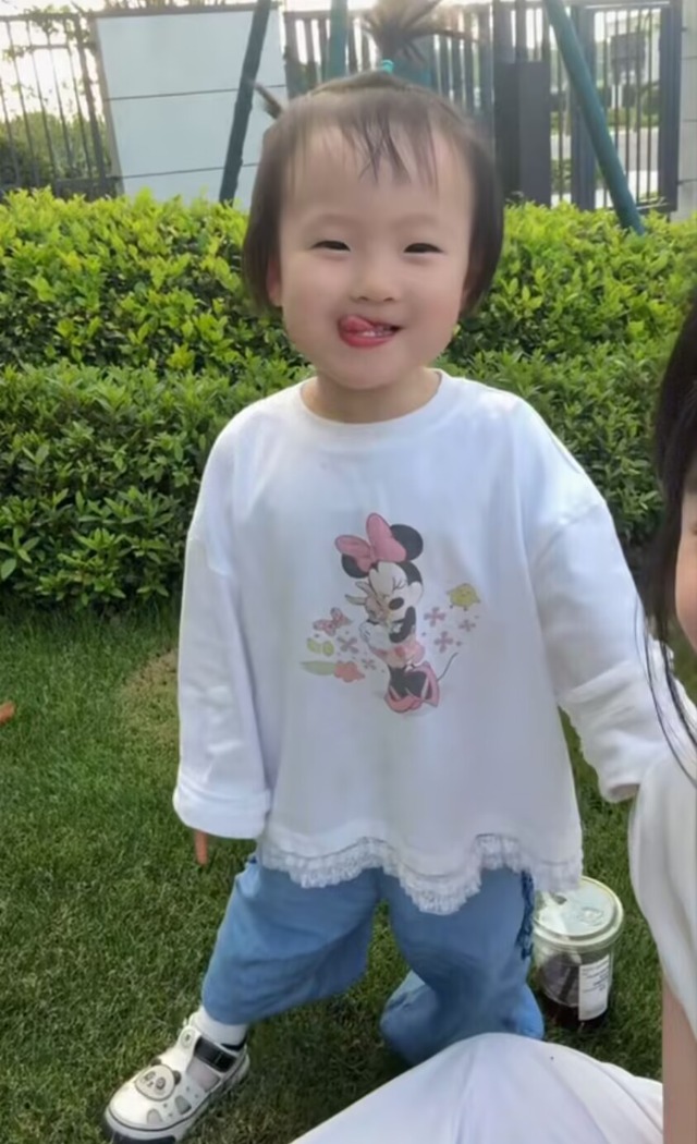 _王思聪私生女迎2岁生日，孩子妈豪送188平江景房，闪闪地包天明显_王思聪私生女迎2岁生日，孩子妈豪送188平江景房，闪闪地包天明显