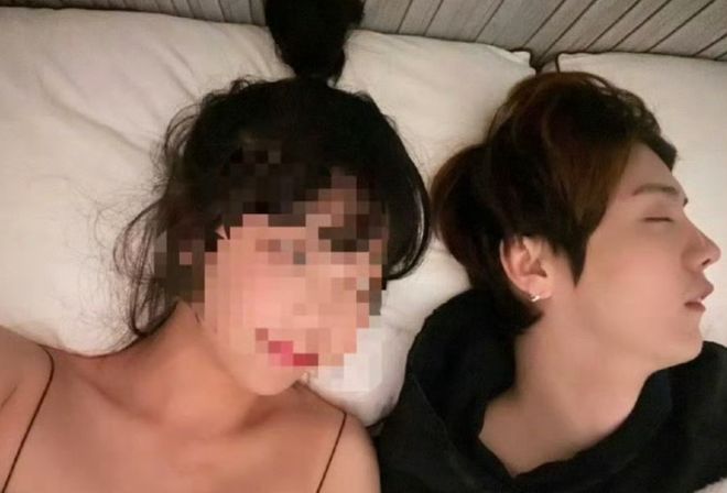 在关晓彤面前提鹿晗_鹿晗搂着关晓彤的腰_