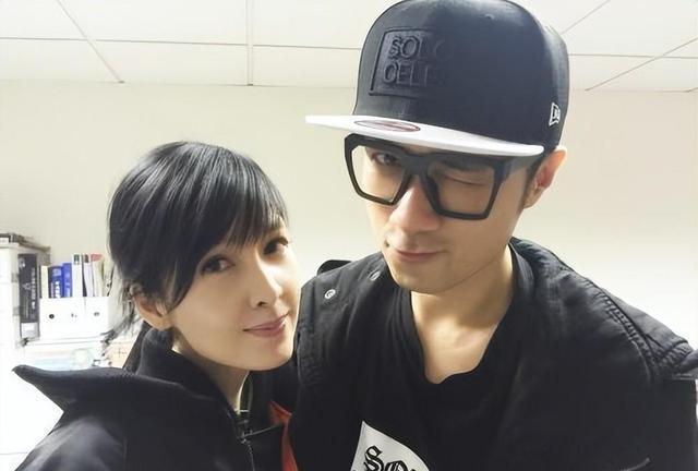 古巨基二胎喜得贵子，57岁太太高龄生娃成娱乐圈稀有幸福家庭_古巨基二胎喜得贵子，57岁太太高龄生娃成娱乐圈稀有幸福家庭_