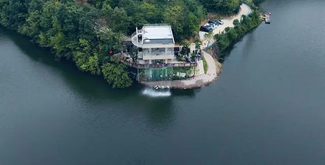 茶山深处有小院 观瀑品饮“微度假”_茶山深处有小院 观瀑品饮“微度假”_