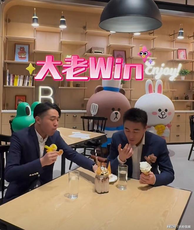 何猷亨大方公开恋情,与女友牵手跨年,脸贴脸高调撒糖好甜蜜__何猷亨大方公开恋情,与女友牵手跨年,脸贴脸高调撒糖好甜蜜