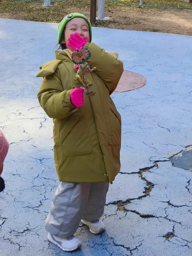 女儿好玩的说说_女儿玩耍的说说_