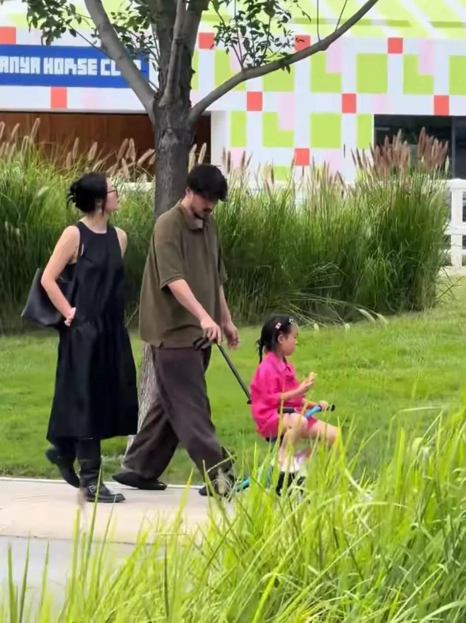 女儿玩耍的说说__女儿好玩的说说