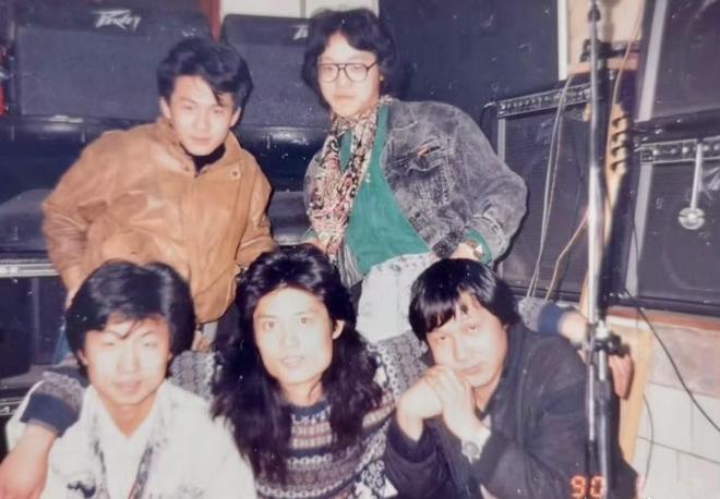 黑豹乐队悼念创始经纪人郭传林！曾与黄家驹同台并发掘多人