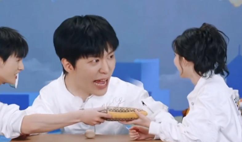 《中餐厅9》出发，集半个娱乐圈，看完阵容我想说：可别再翻车了