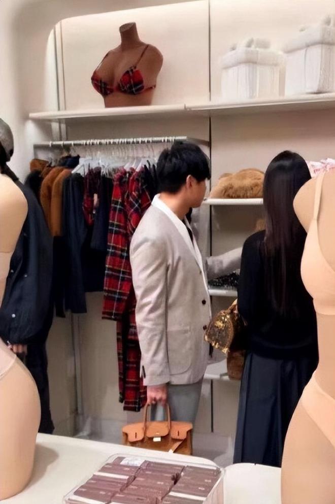 七七vlog女朋友照片__七七男友