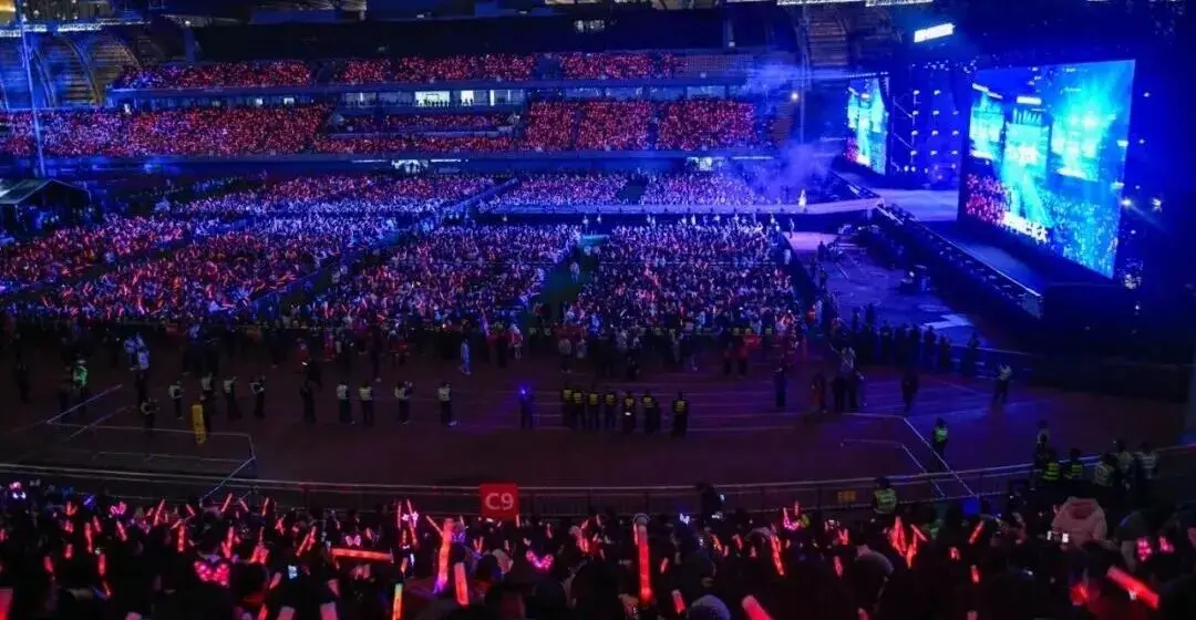 _上派宾果网咔招人_男朋友喜欢头挨头