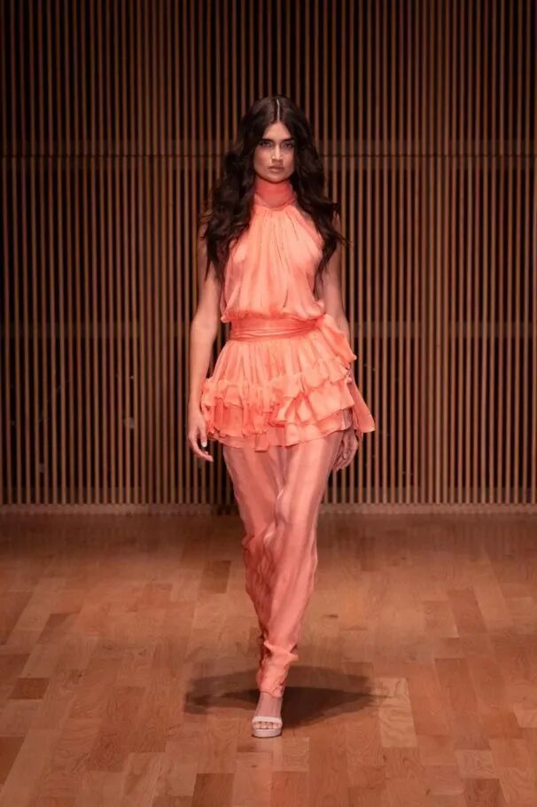 春夏流行色2021_2022春夏流行色彩_