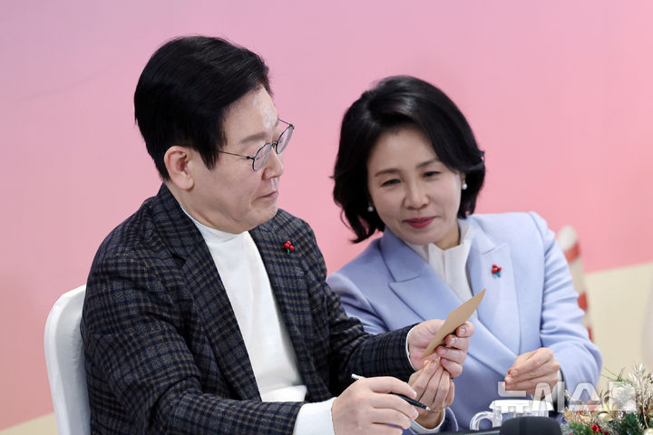 _办公室里的欢声笑语的说说_办公室开心说说